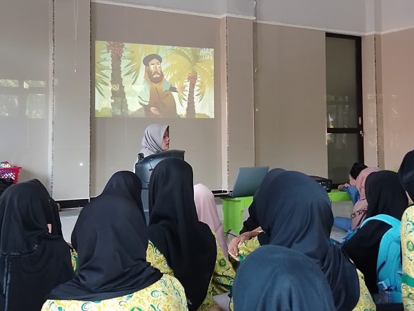 KKN UNUGHA Hadirkan Kesenangan dan Edukasi: Nonton Kartun Islami dan Kuis Digital di TPQ Al Munawaroh