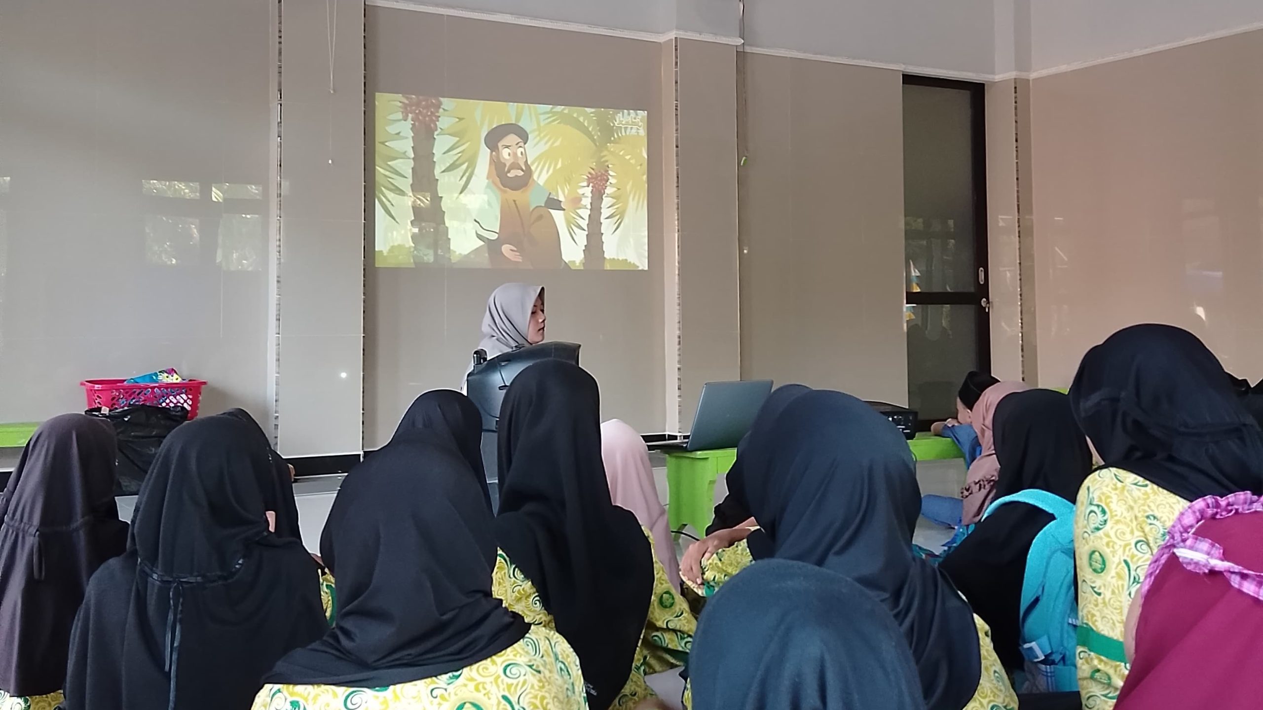 KKN UNUGHA Hadirkan Kesenangan dan Edukasi: Nonton Kartun Islami dan Kuis Digital di TPQ Al Munawaroh