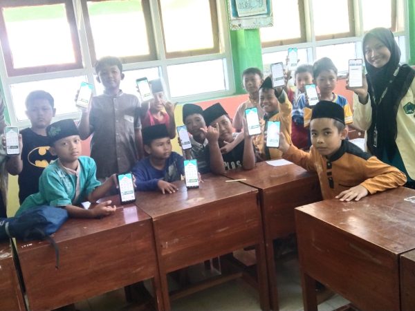Praktek Ubudiyah di SD Negeri Mangunweni: Ajak Siswa Kenali Ibadah Lewat Teknologi
