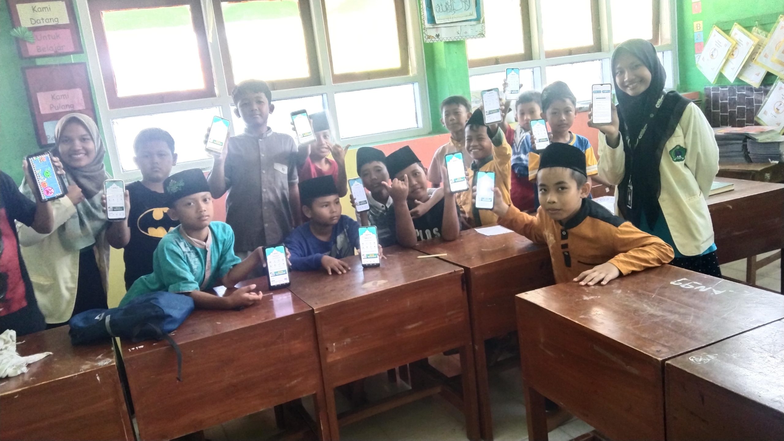 Praktek Ubudiyah di SD Negeri Mangunweni: Ajak Siswa Kenali Ibadah Lewat Teknologi